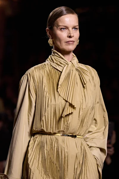 Look 77